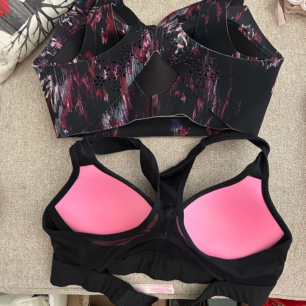 Victoria’s Secret sports bra 32c